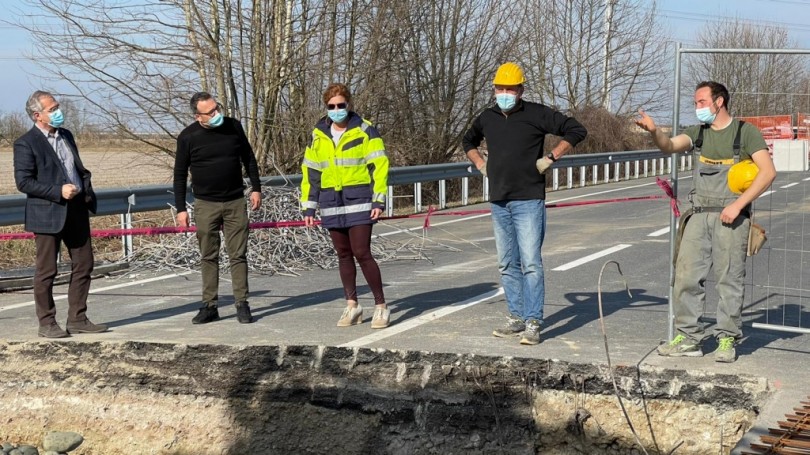 I lavori sulla Trino-Vercelli: «Contiamo di riaprire venerdì»